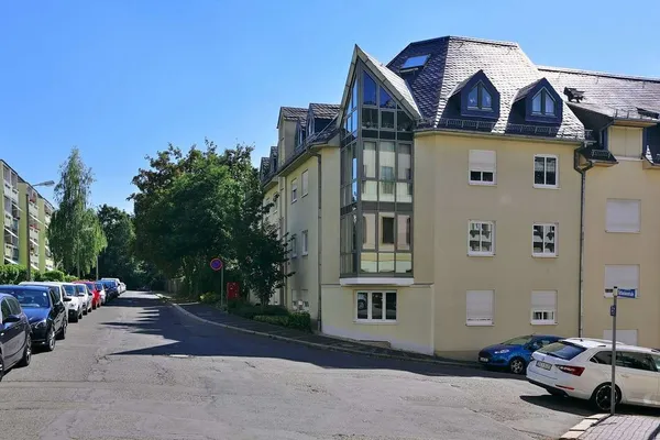 Von privat - sofort frei - Gepflegte 2-Zi.-ETW in Gera, Bj. 96 mit Einbauküche und Pkw-Stellplatz