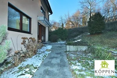 Sofort frei - Untertürkheim - helle 3,5 Zi.-Erdgeschoss-Wohnung mit 2 Terrassen und Garten – Bild 2