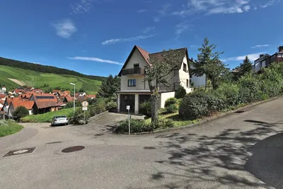 Liebhaberobjekt in traumhafter Aussichtslage, Freist. EFH mit 689 m² Grund in Weinstadt – Bild 2