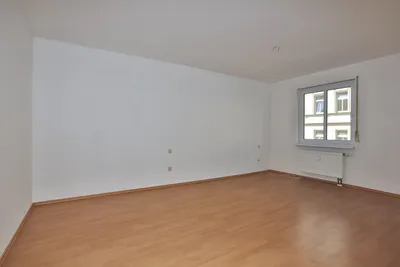 Gepflegte 2-Zi.-Wohnung in Gera, Bj. 1996 mit Einbauküche und Pkw-Stellplatz – Bild 4