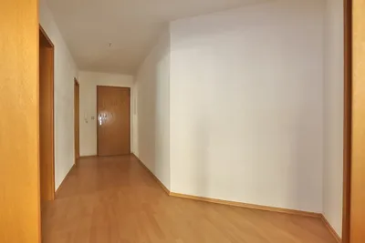 Gepflegte 2-Zi.-Wohnung in Gera, Bj. 1996 mit Einbauküche und Pkw-Stellplatz – Bild 6