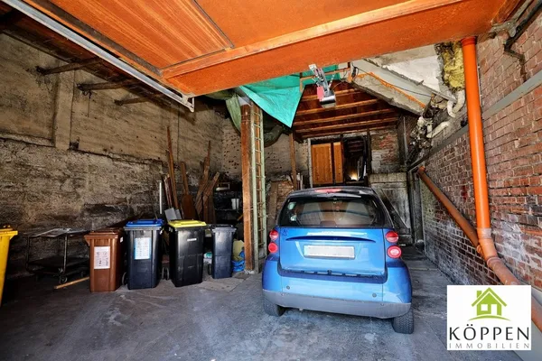 Scheune mit Nebenräumen, Garage, Lager und eine Eigentumswohnung in Schwaikheim