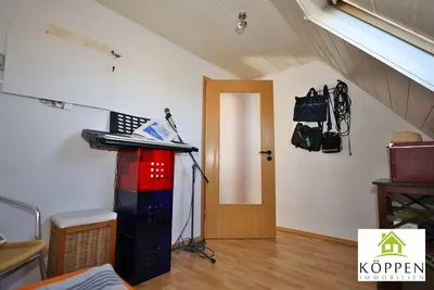 Scheune mit Nebenräumen, Garage, Lager und eine Eigentumswohnung in Schwaikheim – Bild 4
