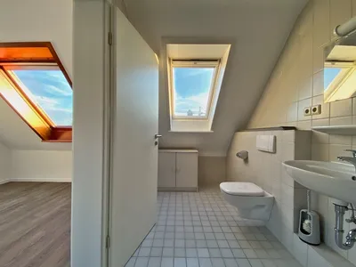 Bad Cannstatt, 1-Zi.-DG-Wohnung mit Kochnische und Bad (ohne Balkon), ideal für Pendler – Bild 6