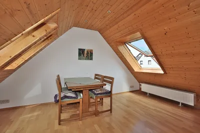 Maisonette-Wohnung in freistehendem 2-Fam.-Haus, 3 Zi. 84 m² + 2 Hobbyzimmer im DG ca. 25 m² – Bild 3
