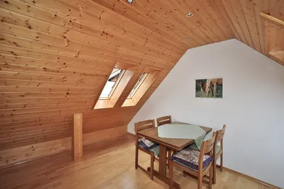 Maisonette-Wohnung in freistehendem 2-Fam.-Haus, 3 Zi. 84 m² + 2 Hobbyzimmer im DG ca. 25 m² – Bild 2