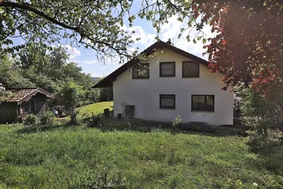 SELTENE GELEGENHEIT! 3,5 Zi. ETW (107 qm) mit eigenem Gartenanteil in 3-Fam.-Haus, sof. frei – Bild 3
