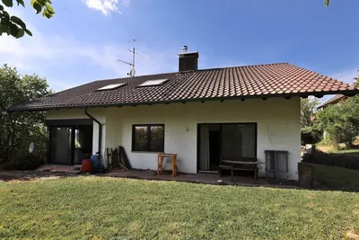 SELTENE GELEGENHEIT! 3,5 Zi. ETW (107 qm) mit eigenem Gartenanteil in 3-Fam.-Haus, sof. frei – Bild 4