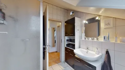 Tolle 2-Zi.-DG Wohnung mit E-Küche ab 01.01.2021 in Fellbach unterhalb der Weinberge zu vermieten – Bild 4