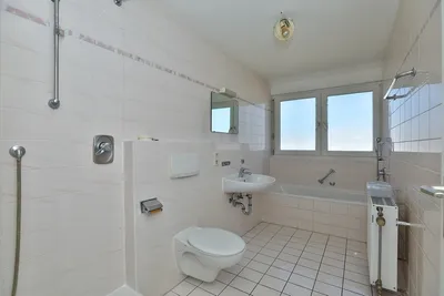 Winnenden, großzügige 3 1/2-Zi.-Wohnung mit Loggia, sof. frei – Bild 6