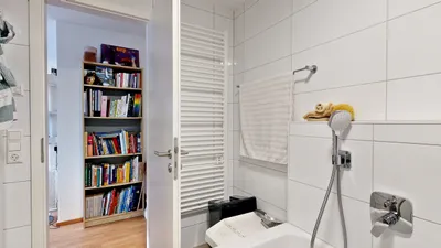 Neuwertige 4-Zi.-Wohnung, 96 m², großer Balkon, hochw. Ausstattung, Aufzug, langfristig zu vermieten – Bild 4