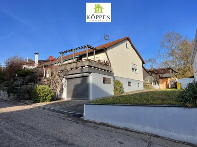 Liebhaberobjekt-Freist. EFH auf 450 m² Grundstück, 4,5 Zi.+Hobbyräume im DG + Carport für Wohnmobil – Bild 2